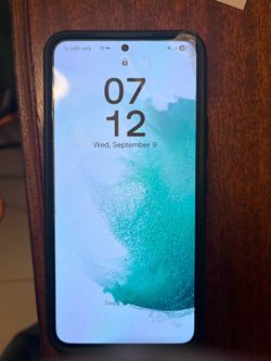Like New Samsung S22 cell phone with 256GB mint condition healthy battery