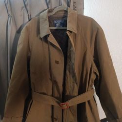 1990's Vintage Burberry's Military Trench Coat With Rare Paisley Liner In Pristine Condition. 42 L. Worn Or Good Conditioned Coats Sell For $400+. 