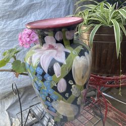 Nice Vase.  One ‘ Tall 