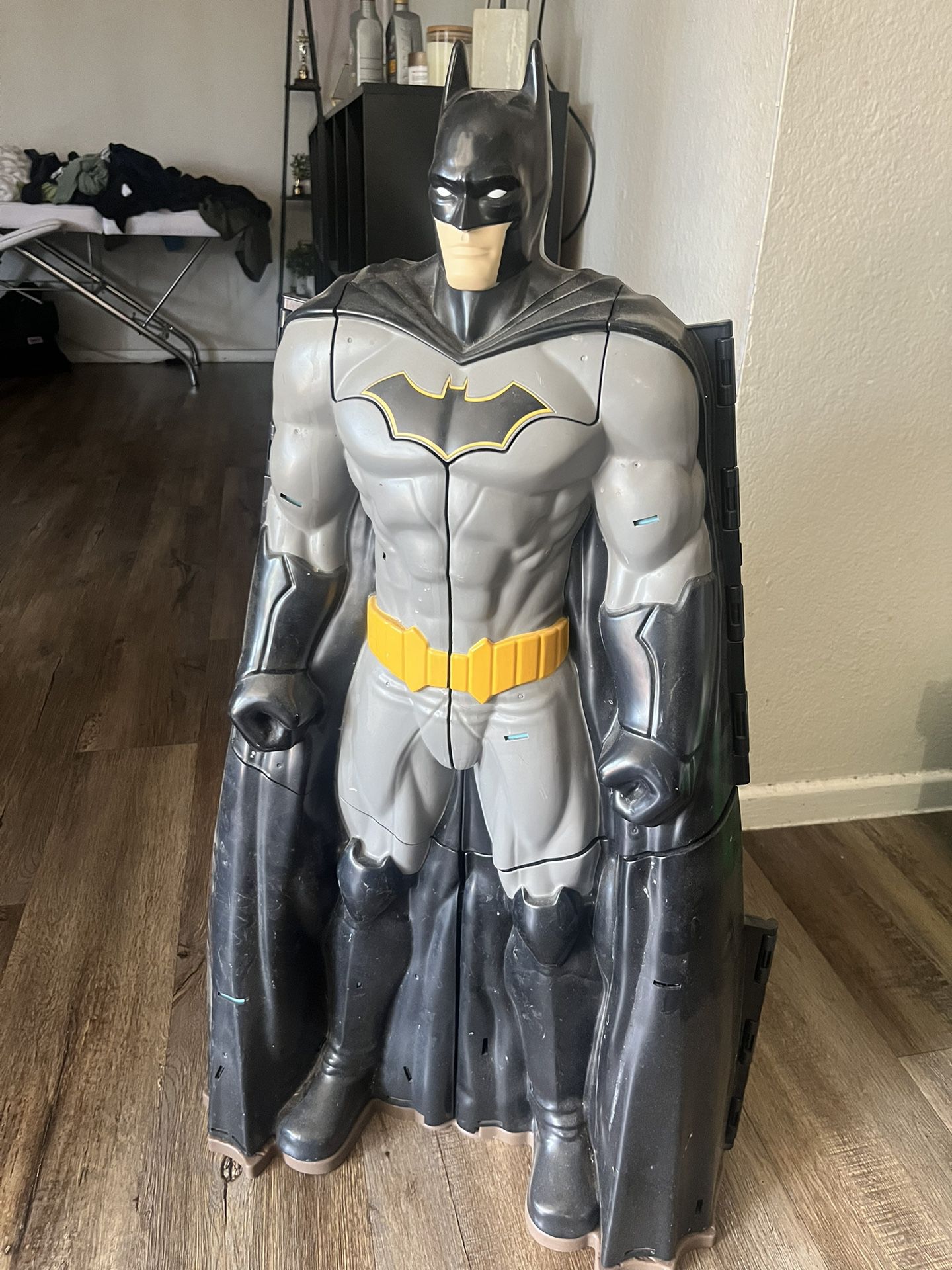 33” Batman With Batcave Inside