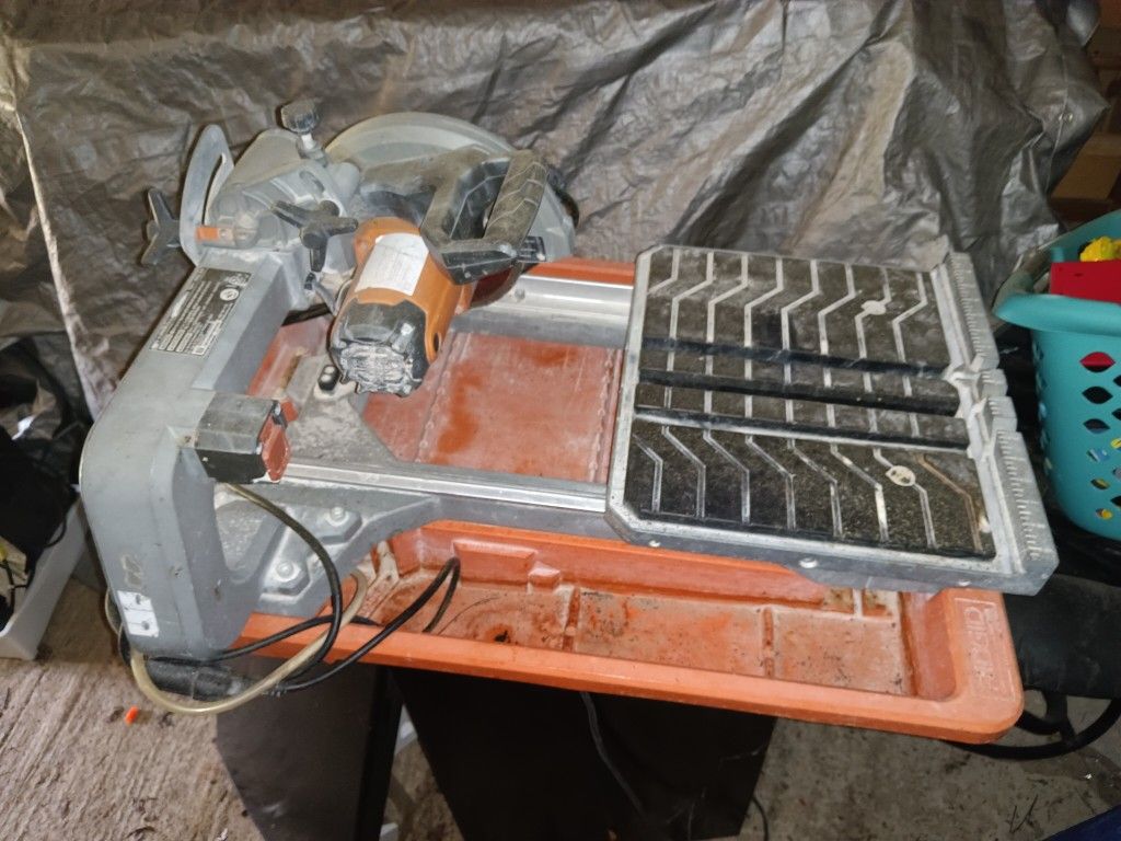 Ridgid wet tile saw 120V 12amp....read All