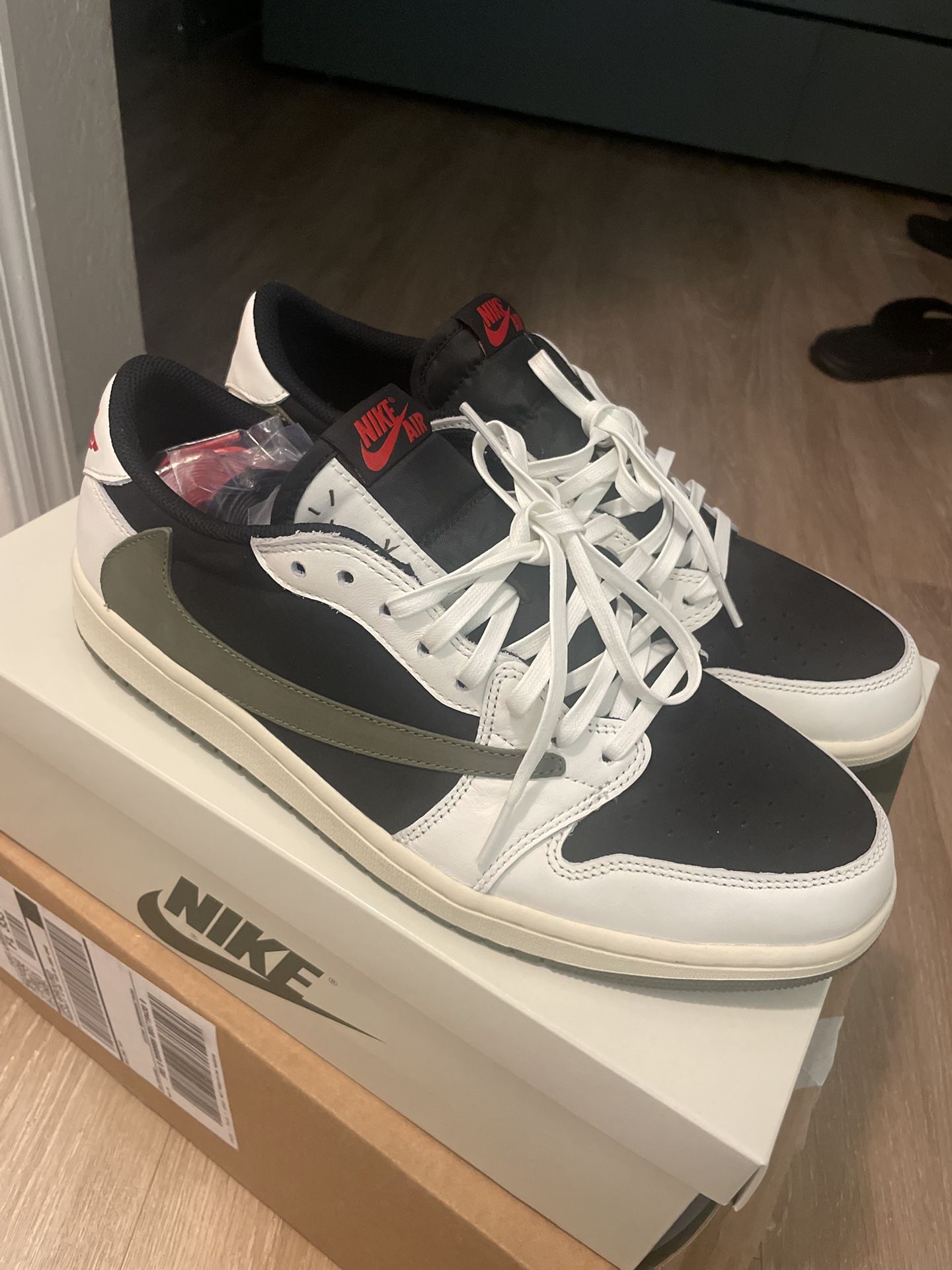 Jordan 1 Travis Scott Olive