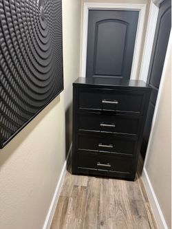 Black chest/dresser
