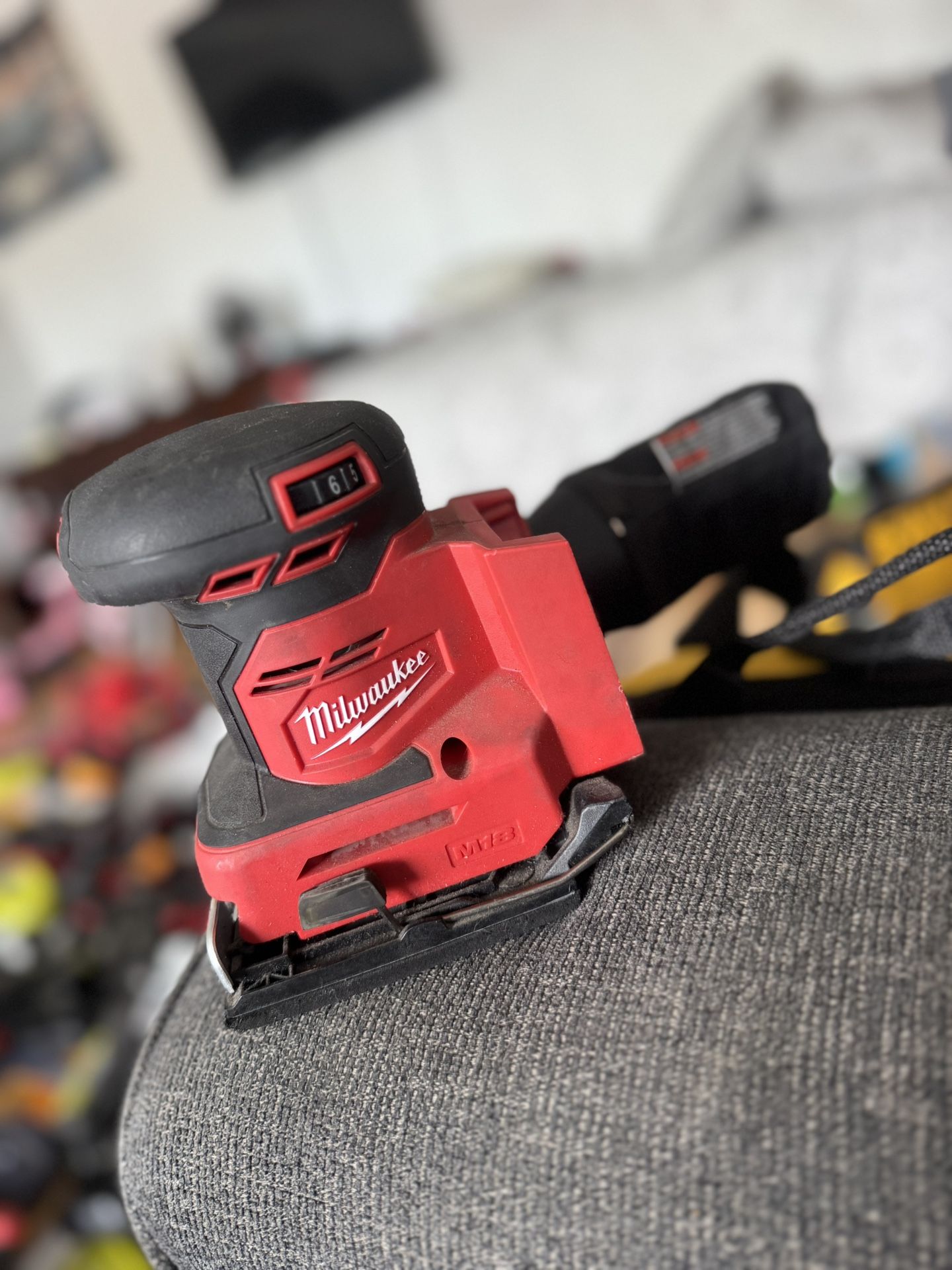 Milwaukee M18 18V Lithium-Ion Cordless 1/4 in. Sheet Sander (Tool-Only