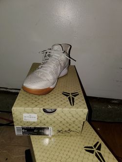 Nike Kobe A.D. Light Bone SIZE 6 YOUTH for Sale in Oxnard CA