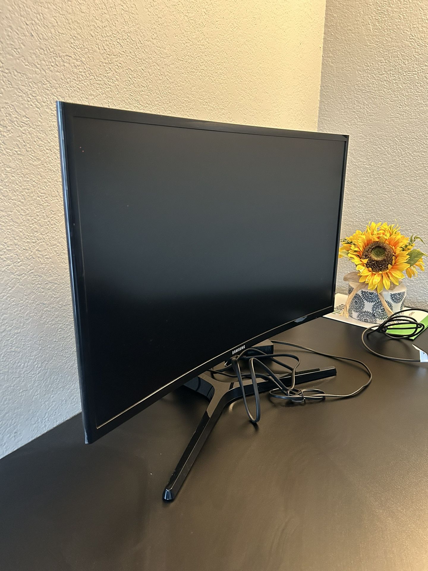 Samsung Curved 27” Computer Monitor