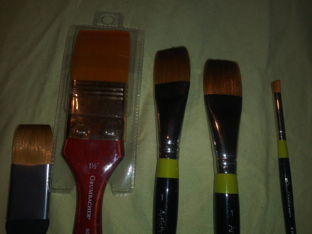 Various high quality paintbrushes