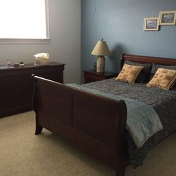Queen bedroom set