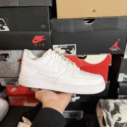 Nike Air Force 1 Lows White size 9 Close To VNDS 