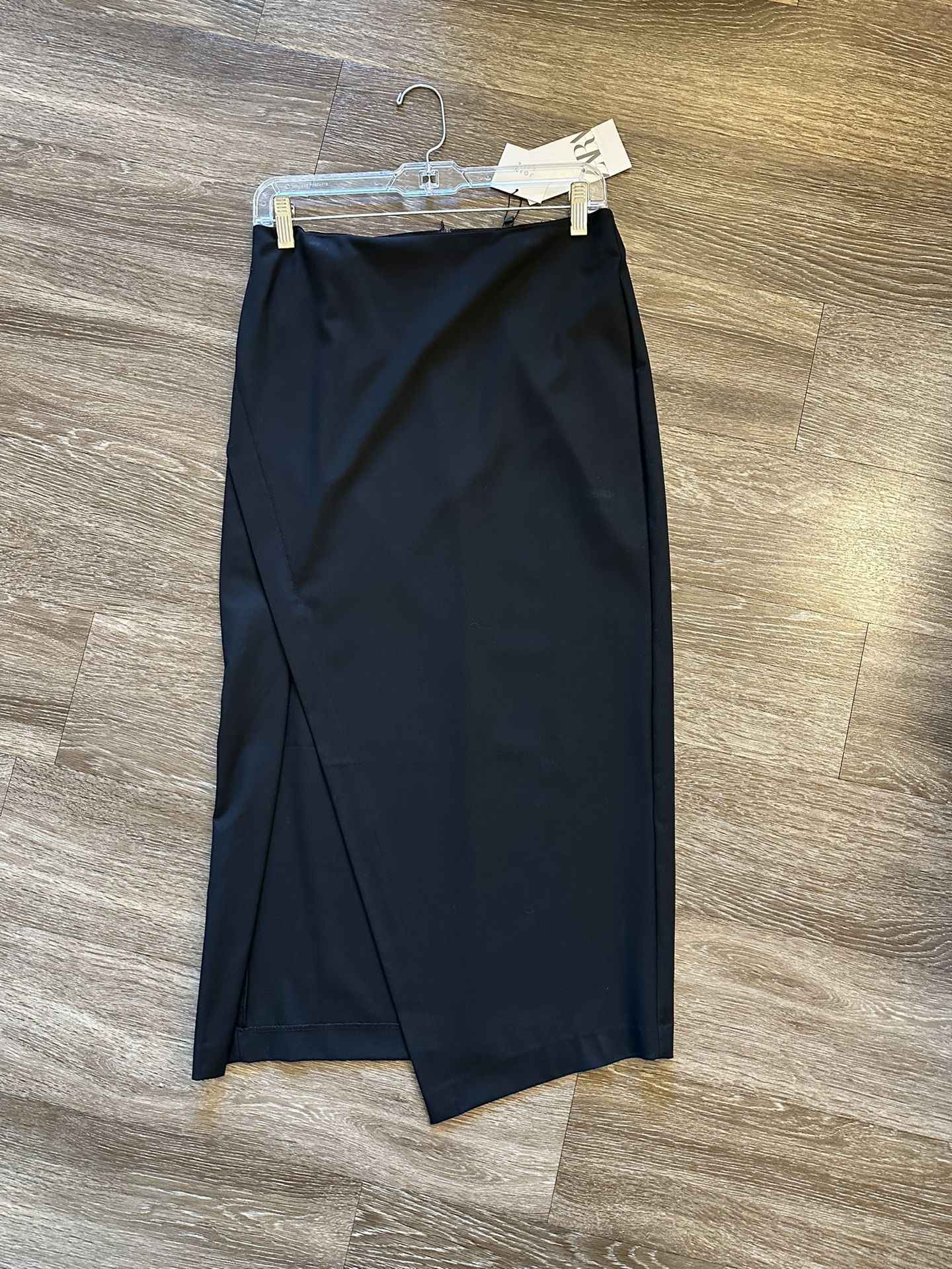 NEVER WORN Zara black pencil skirt with front slit