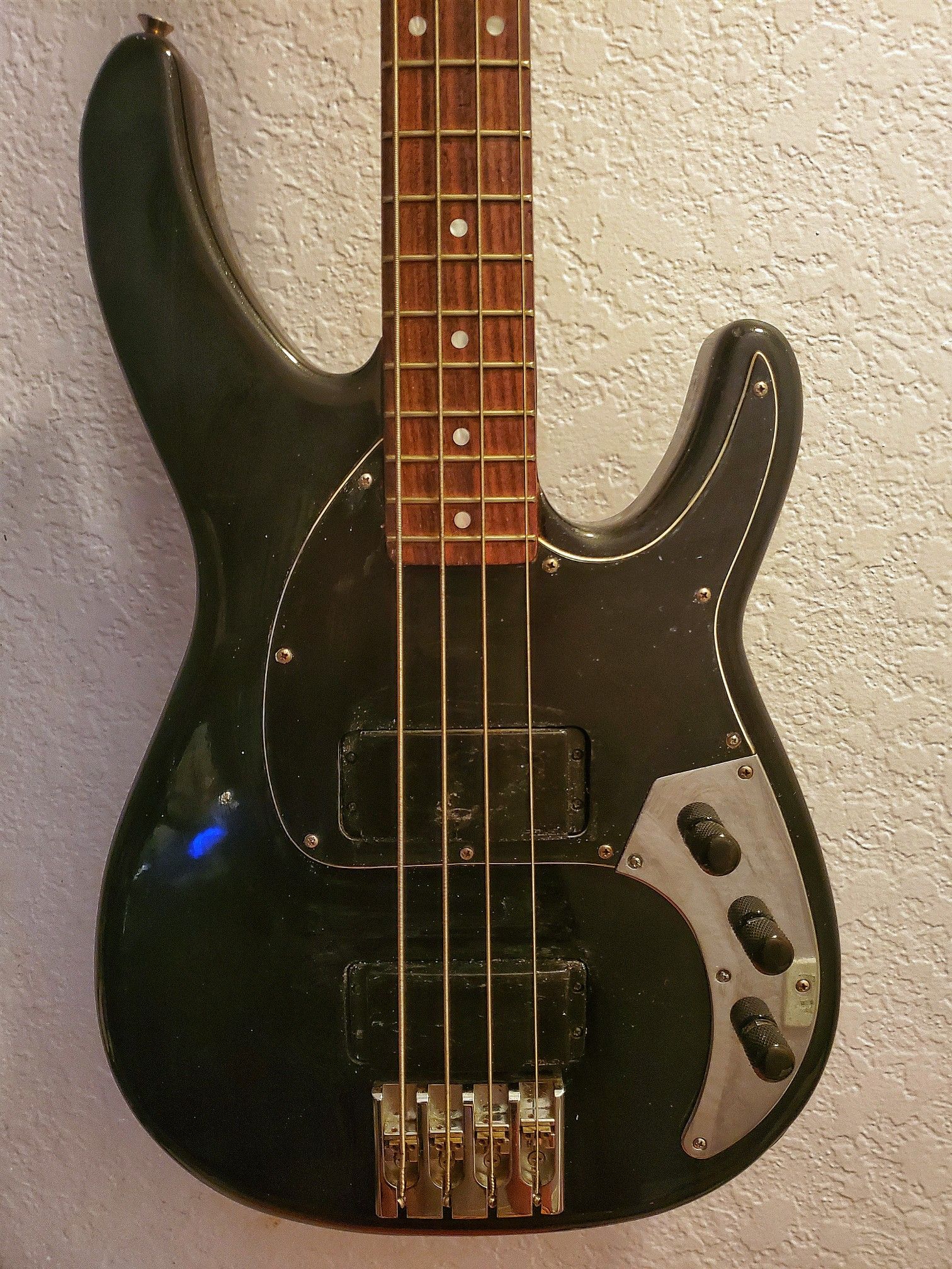 Rare Peavey Forum AX Hand crafted in USA bass guitar. The fender Jazz bass killer.