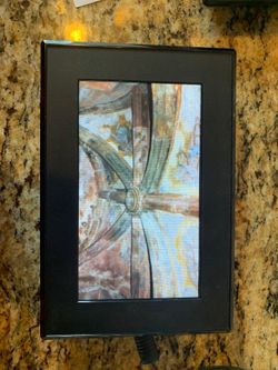 Digital photo frame