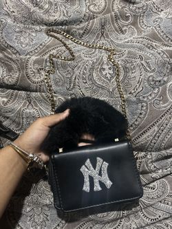 black yanky purse 