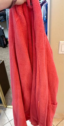 Free women’s XXL bathrobe. Pickup Happy Valley/67th Ave