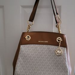 MICHEAL KORS CROSSBAG