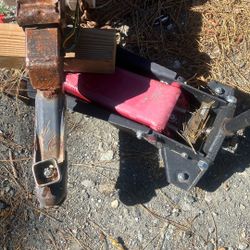 4 ton car Jack good shape. All parts are here. Make me an offer.