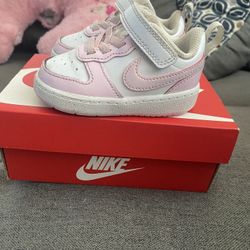 Nike Court Borough Low 2