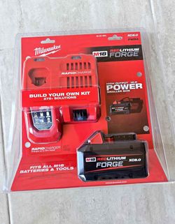 Milwaukee 18V FORGE Battery 8Ah And Fast Rapid Charger