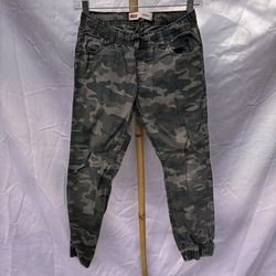 Levi’s Jogger Boys 12 regular size 26x26 Camouflage 