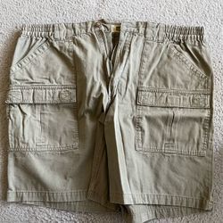 Cabela’s Cargo Shorts - Size 40
