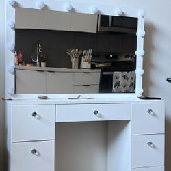 makeup vanity 