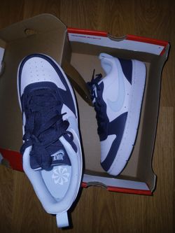 New womens nikes sneakers size 8.5