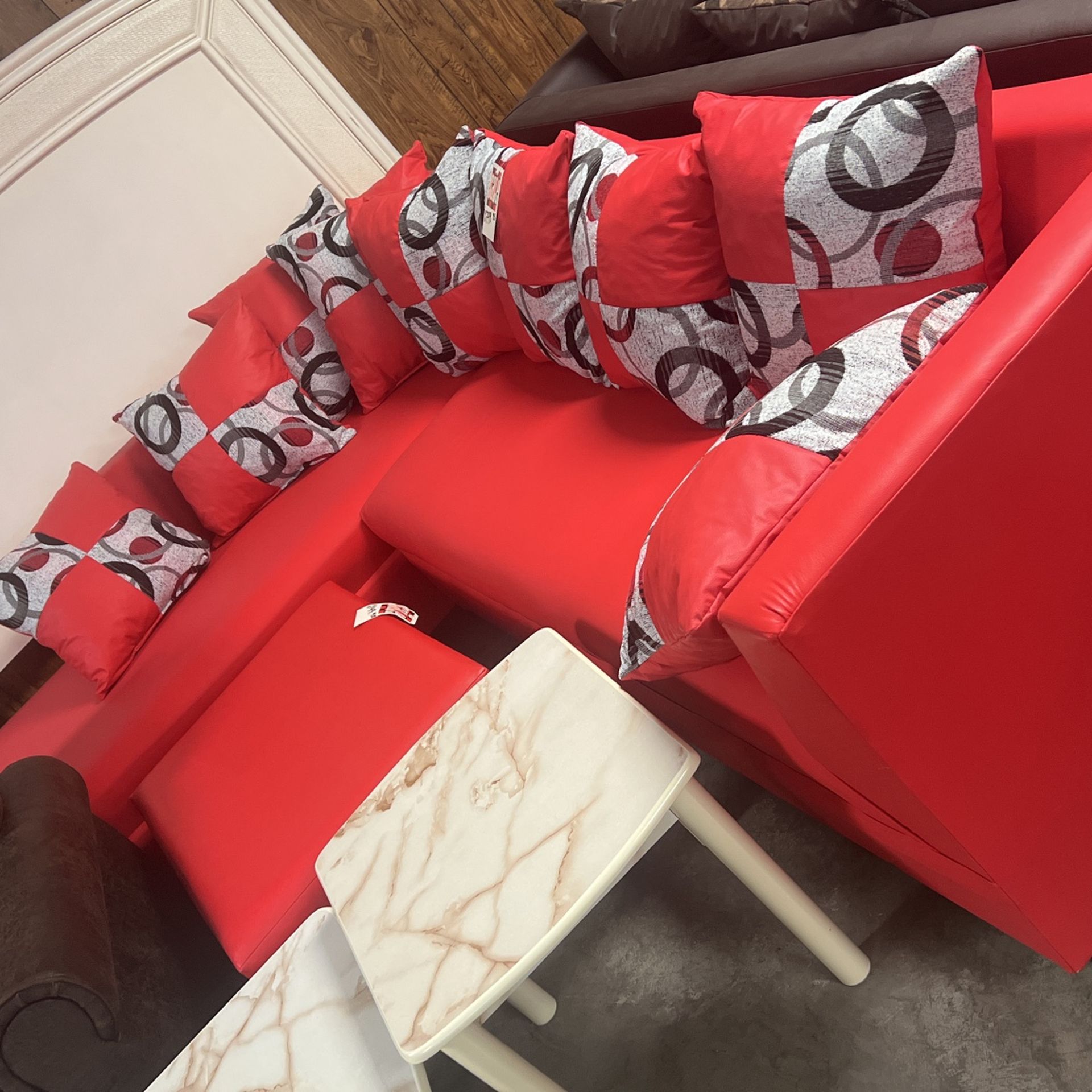 Sectional with cocktail ottoman 999