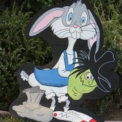 BUGS BUNNY with MASK - LOONEY TUNES HALLOWEEN LAWN ART 