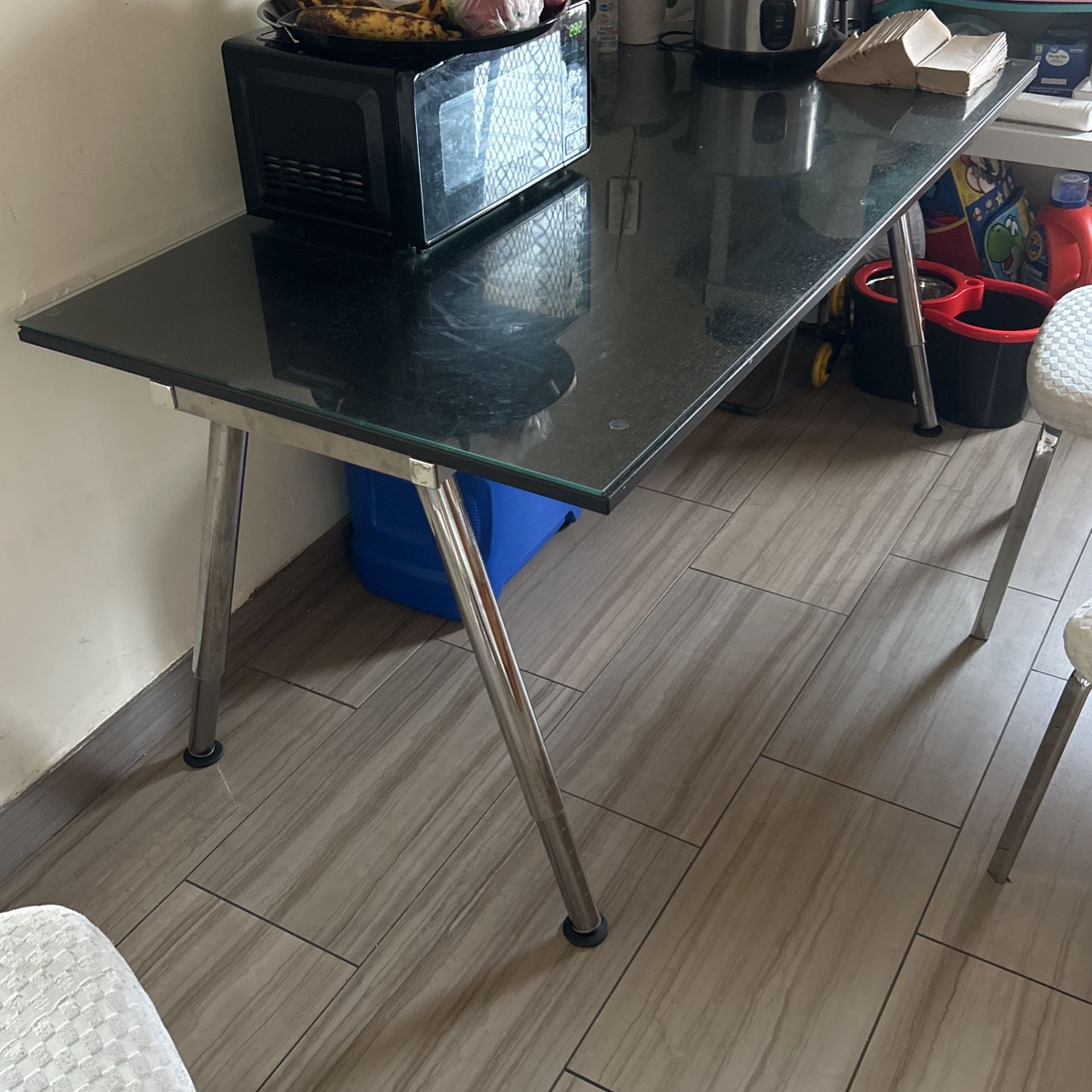 Kitchen glass table For 4-6 Chairs