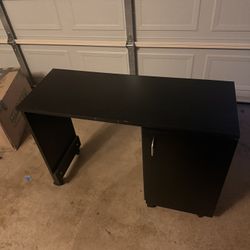 Black Desk