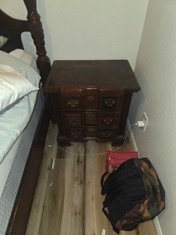 Bedroom set (FREE) No holding