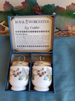 Vintage porcelain Royal Worcester "Lavinia " egg cordless set