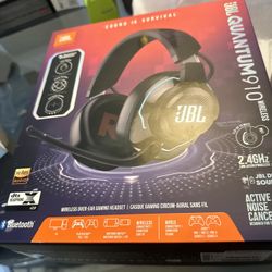 JBL Quantum 910 Wireless Headphones 