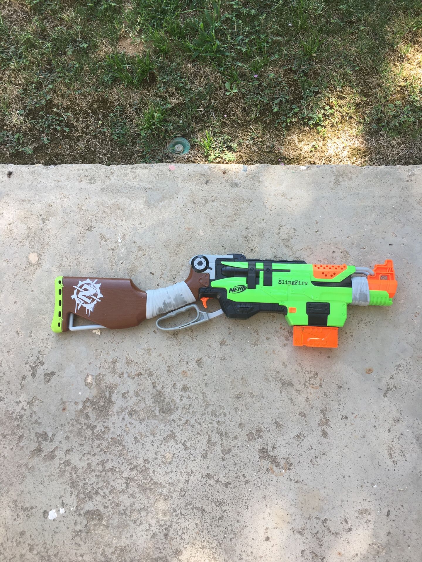Slingfire zombie nerf gun with 10 bullets