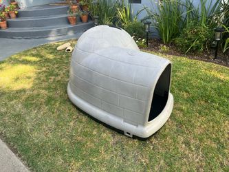 Igloo Dog House, tan color, large dog