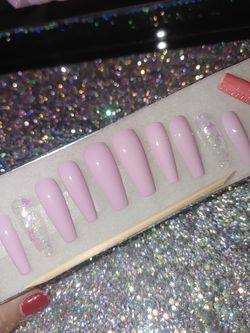 Press on nails