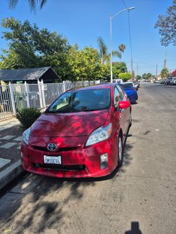 2010 prius  clean title  con 204.000 millas