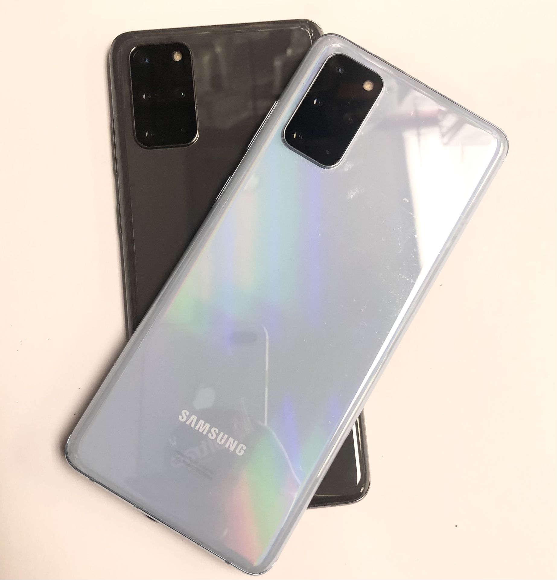 Samsung galaxy S20 Plus 5g 128 gb unlocked sold with store