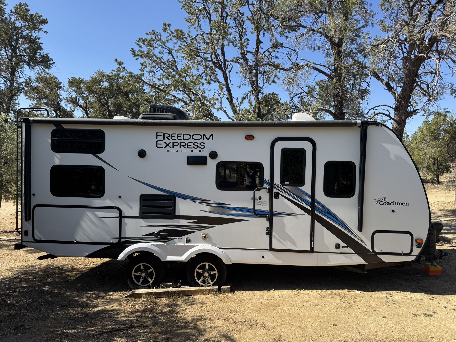 2021 Coachmen Freedom Express Ultra Lite 238BHS