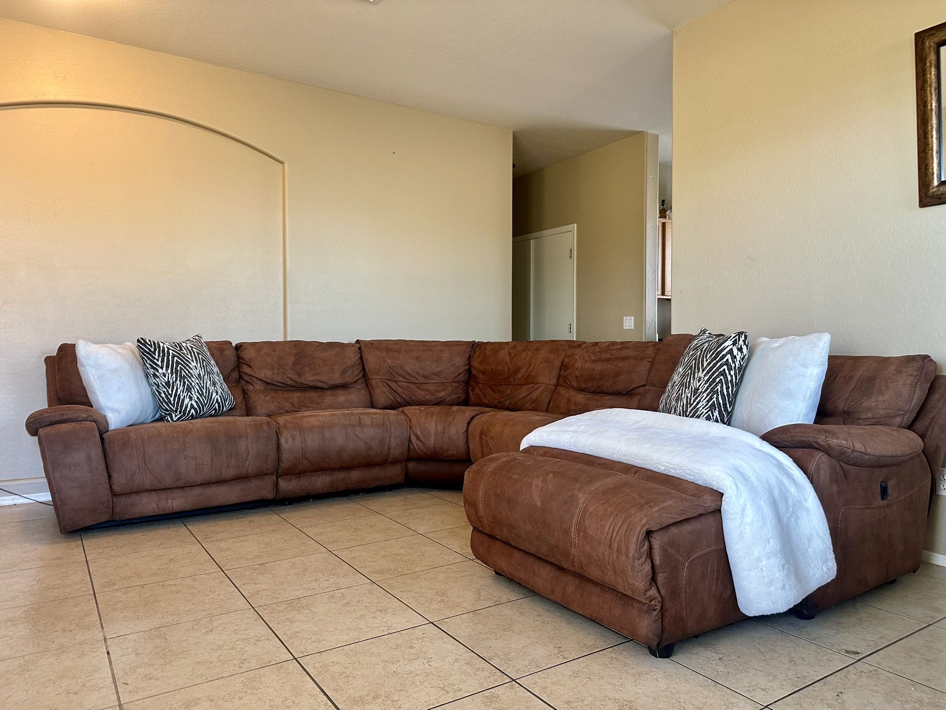 Large Power Reclining Sectional-FREE DELIVERY 🚚 