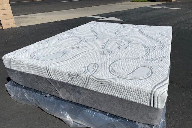 Full Organic Hybrid Cool Gel Memory Foam Mattress!!