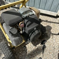 Pressure washers machine honda the motor works Great the pump  don’t work needs seals  repair  if you interested come see it  we ;locate in hesperia p