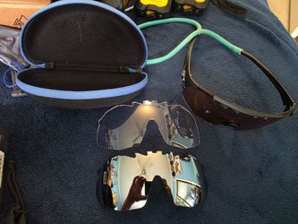 Tifosi Sport Sunglasses w/ 3 Interchangeable Lenses, Case & Retainer