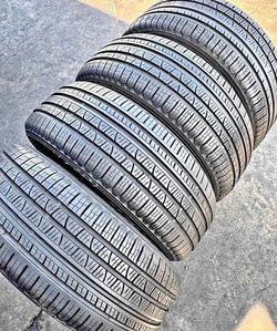 Set 235/50-19 pirelli con el 80% de vida