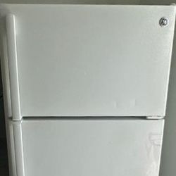 G&E Refrigerator 