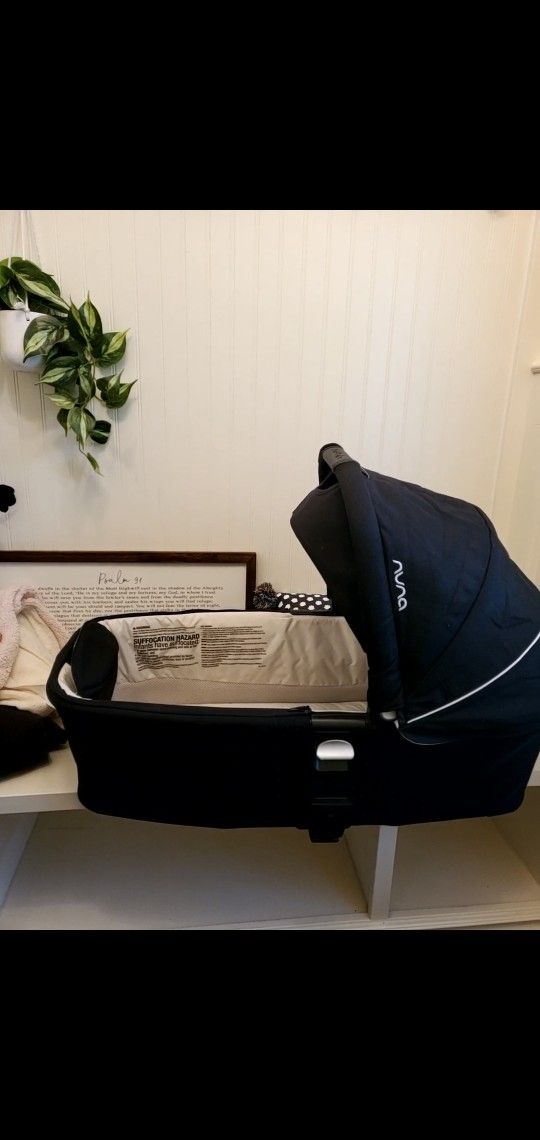 Nuna Bassinet Stroller