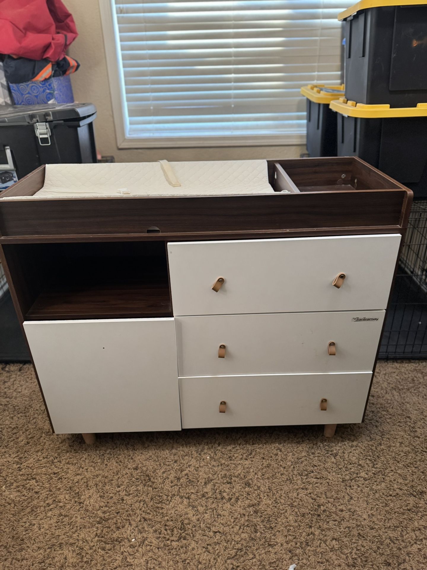 Baniromay Dresser/ Diaper Changing Station