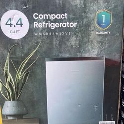 4.4 Cu Ft Mini Fridge 