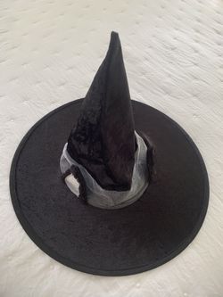 Black cat Halloween costume for girl.