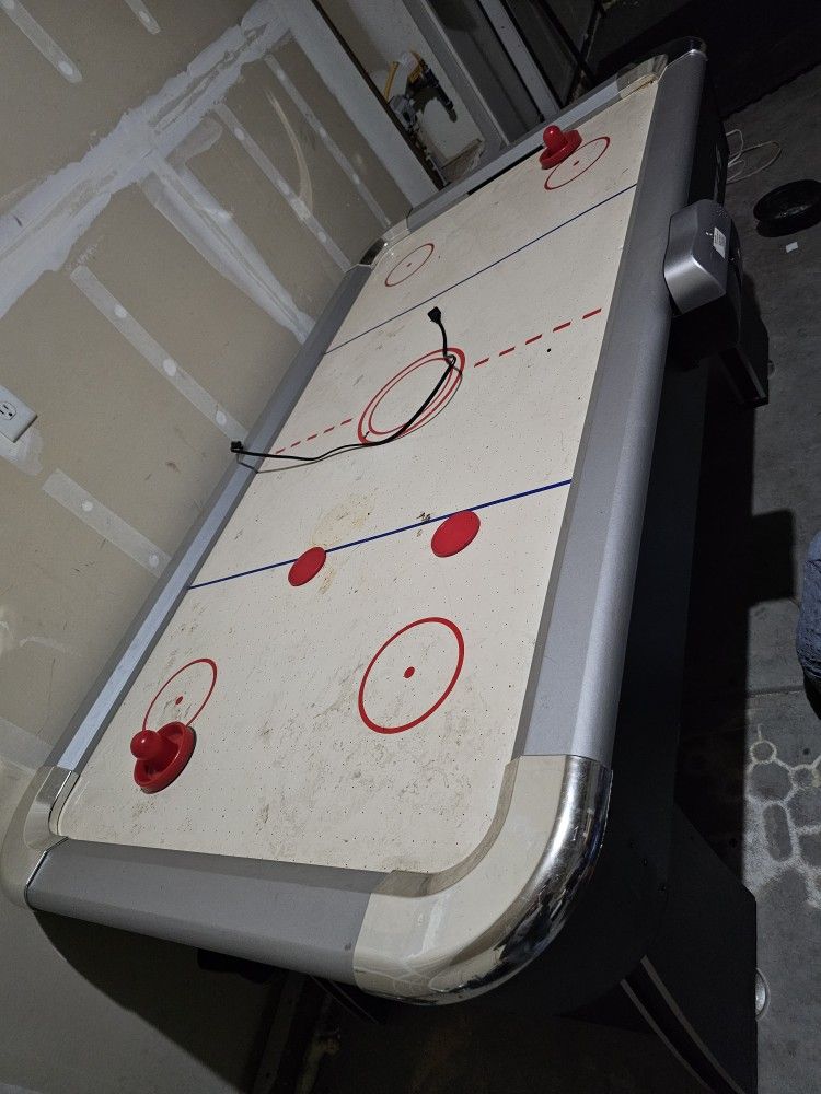 Air Hockey Table